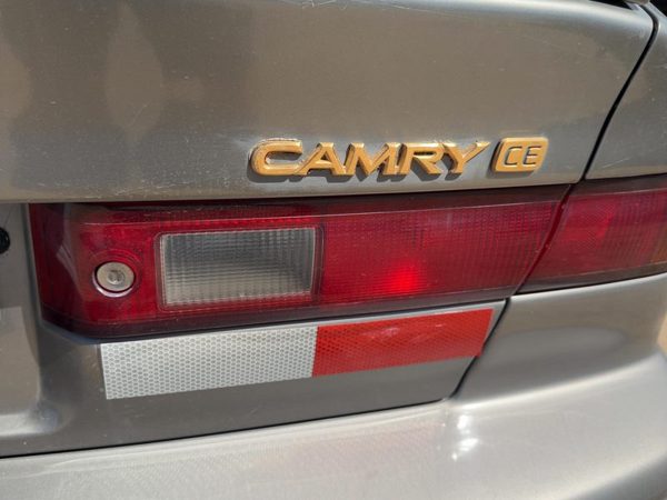1997-2001 Toyota Camry Passenger Right Inner Tail Light Assembly OEM 81670AA020 — photo 4
