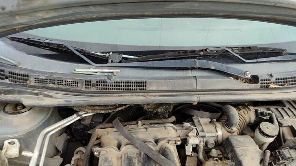 07-12 Nissan Sentra Windshield Wiper Cowl Vent Trim Panel Oem Cover — photo 3