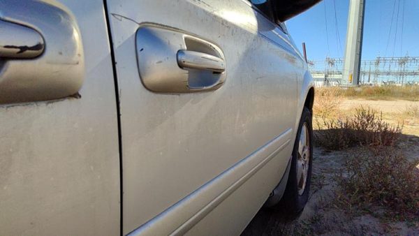 2007 Dodge Caravan Front Door RH PS2 Bright Silver Metallic — photo 4