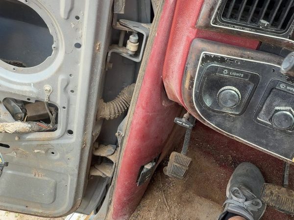 1987-1991 Ford F150 Driver Left Lower Kick Trim Panel Oem Red — photo 2