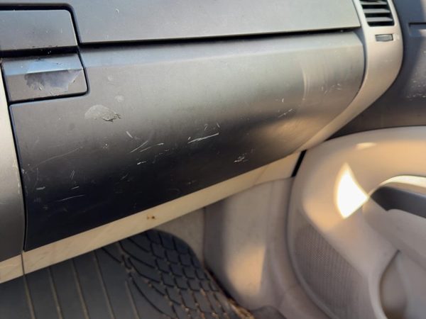 04-05 Prius Lower Glove Box Assembly Complete Door With Latch Brown/Ivory Fa08 — photo 3