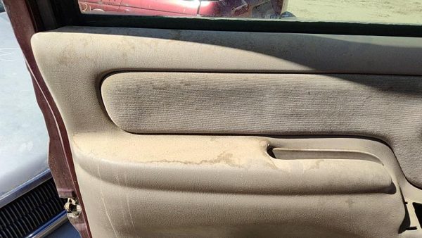 1995-99 Gmc Yukon Driver Left Front Inside Door Trim Panel Only Oem Tan 522 — photo 2