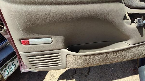 1995-99 Gmc Yukon Driver Left Front Inside Door Trim Panel Only Oem Tan 522 — photo 9