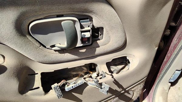 1995-99 Gmc Yukon Driver Left Front Inside Door Trim Panel Only Oem Tan 522 — photo 6
