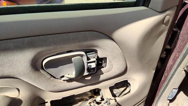 1995-99 Gmc Yukon Driver Left Front Inside Door Trim Panel Only Oem Tan 522 — photo 5