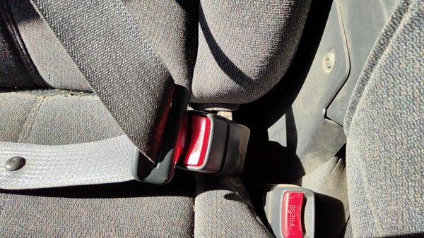 2001 2002 Sierra 2500 Hd Passenger Right Front Seat Belt Buckle Oem Graphite 12d — photo 4