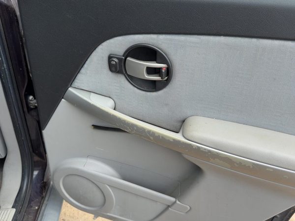 06 Equinox Passenger Right Rear Door Trim Panel With Switches Back Gray 14B — photo 4