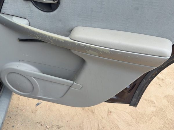 06 Equinox Passenger Right Rear Door Trim Panel With Switches Back Gray 14B — photo 7