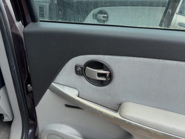 06 Equinox Passenger Right Rear Door Trim Panel With Switches Back Gray 14B — photo 8