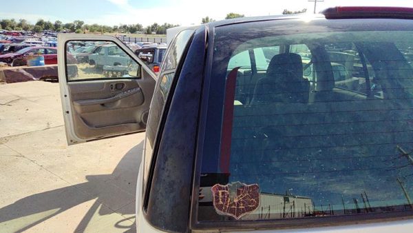 1995-2005 S10 Blazer Driver Left Rear Moulding On Quarter Panel Oem — photo 2