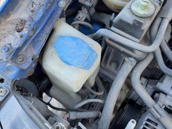 2000-2007 Vw Jetta Windshield Washer Fluid Reservoir With Pump Oem Wiper Tank — photo 2