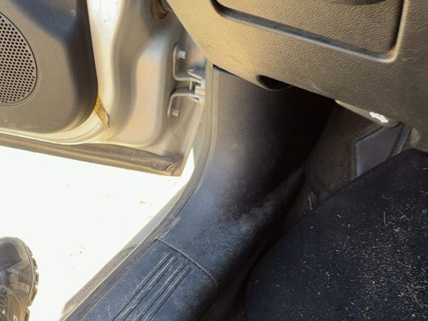 2005 Pontiac G6 Driver Left Lower Kick Trim Panel Oem Ebony 192 — photo 2