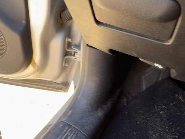 2005 Pontiac G6 Driver Left Lower Kick Trim Panel Oem Ebony 192 — photo 1