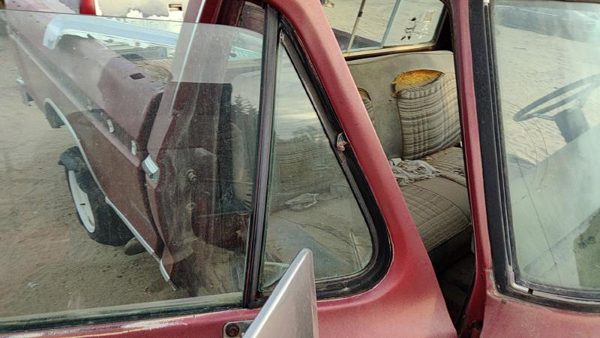 75-79 Ford F150 Passenger Right Front Vent Window Small Door Glass With Frame — photo 2