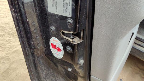 06-13 Suzuki Grand Vitara Xl-7 Driver Left Front Door Latch With Rods/Cables Oem — photo 3
