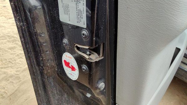 06-13 Suzuki Grand Vitara Xl-7 Driver Left Front Door Latch With Rods/Cables Oem — photo 2