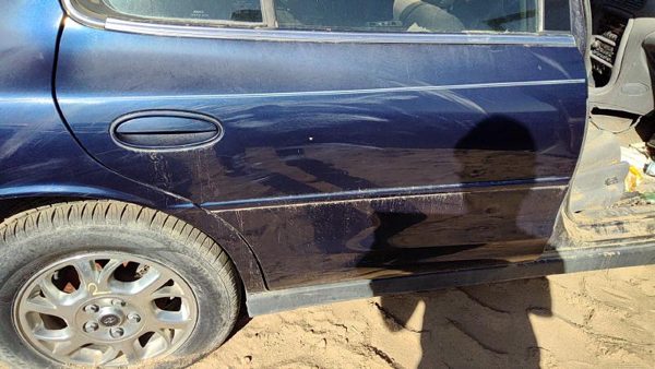 2000 Oldsmobile Intrigue Rear Door RH Blue 28U — photo 1