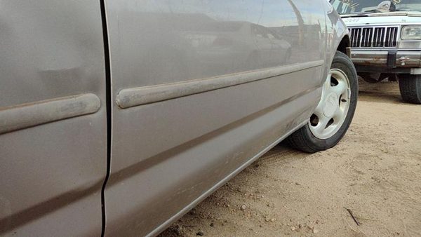 1997 Ford Contour Front Door RH Dk Champagne — photo 4