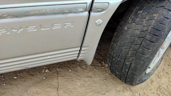 96-00 Town & Country Passenger Right Moulding From Fender Trim Strip Silver — photo 4