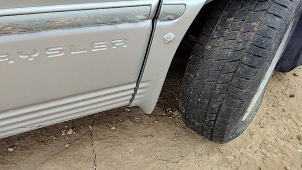 96-00 Town & Country Passenger Right Moulding From Fender Trim Strip Silver — photo 5