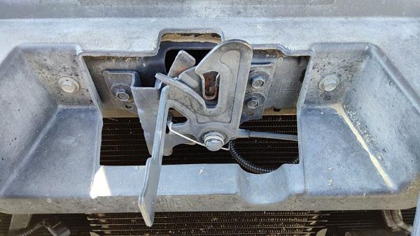 2010 2011 2012 2013 2014 Chevy Tahoe Hood Latch Assembly With Bracket Oem — photo 1