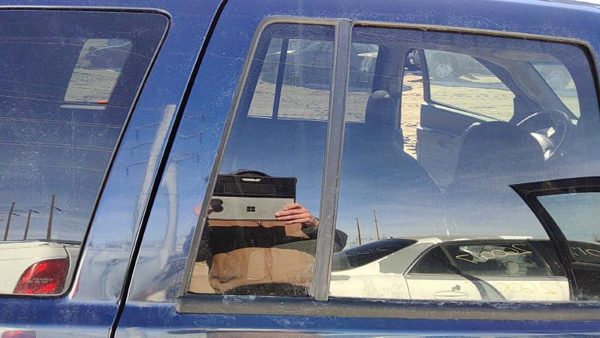 99-04 Grand Cherokee Passenger Right Rear Vent Window Back Door Glass With Frame — photo 2