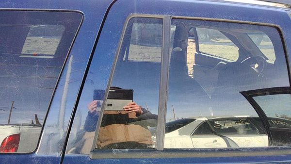 99-04 Grand Cherokee Passenger Right Rear Vent Window Back Door Glass With Frame — photo 3