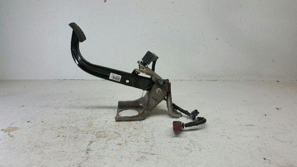 2012 Oem 2012 Accent Brake Pedal With Mount Bracket Manual 5 Speed Transmission — photo 3