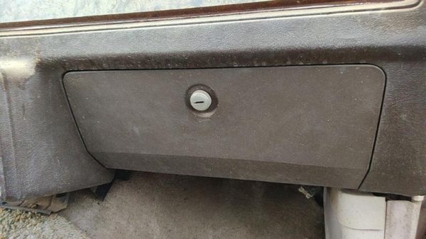 78-83 Chevy Malibu Glove Box Assembly Complete Door With Latch Oem Tan 4 Door — photo 2