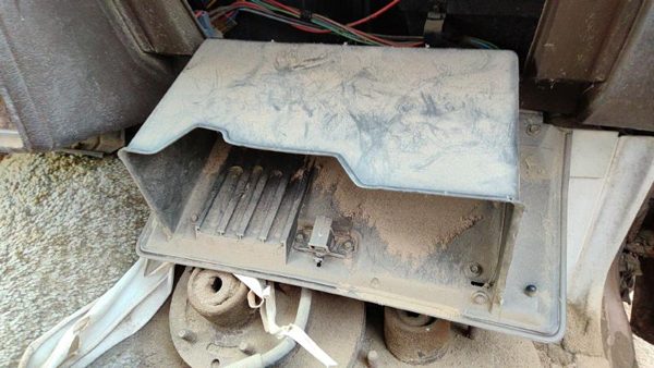 78-83 Chevy Malibu Glove Box Assembly Complete Door With Latch Oem Tan 4 Door — photo 3