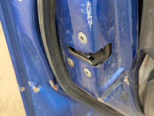 2007-2012 Nissan Sentra Driver Left Front Door Latch With Rods/Cables Oem — photo 3