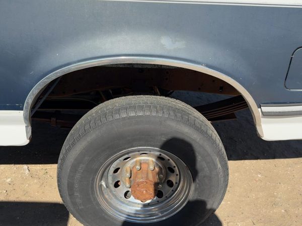 1992-1994 Ford F250 Driver Left Rear Wheel Flare Moulding Oem Back — photo 1