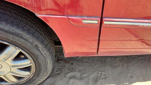 05-07 Town Country Passenger Right Rear Moulding On Quarter Panel Oem Red Prh — photo 2