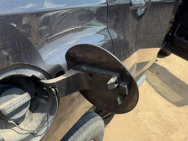 10-17 Chevy Equinox Fuel Tank Door With Hinge Gas Lid Oem Filler Iridium U 121V — photo 5
