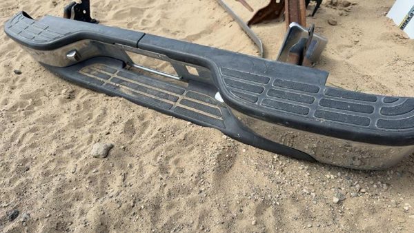99-05 Chevy Silverado Stepside Rear Back Bumper With Brackets Oem Factory Chrome — photo 3