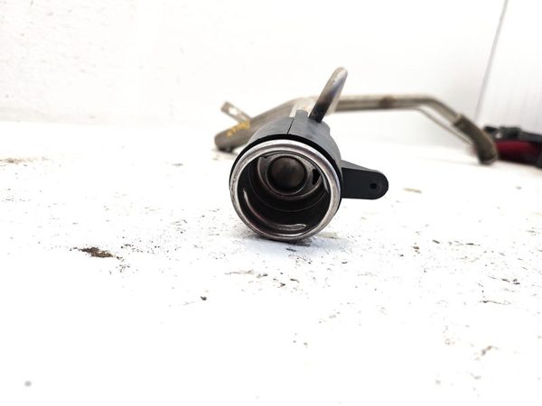 2004-2008 Chevy New Style Malibu Fuel Filler Neck Assembly With Gas Cap Oem — photo 7