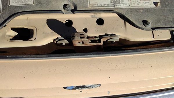1984-1987 Ford Tempo Hood Latch Assembly With Bracket Oem E73z16138a — photo 2