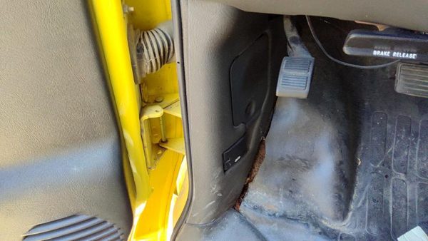 1996-2002 Express Van 2500 Driver Left Lower Kick Trim Panel Oem 69W Dark Gray — photo 2