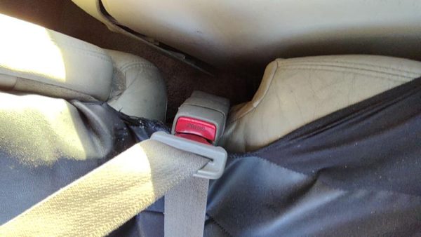 01-02 Suburban Passenger Right Front Seat Belt Buckle Receiver 922 Light Gray — photo 4
