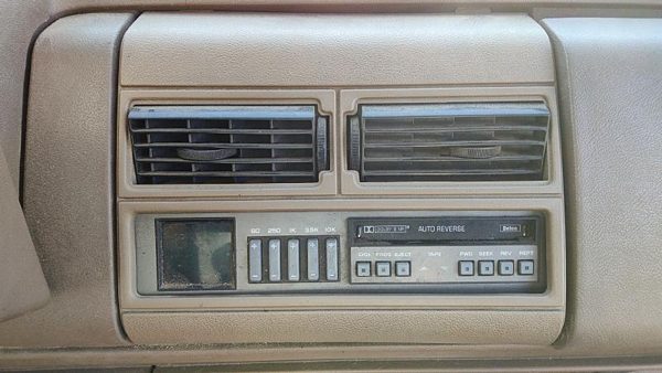 1988-1994 Chevy Suburban Trim Bezel Around Radio Surround Dash Panel Oem — photo 1