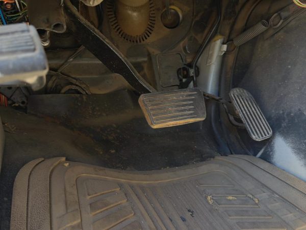 1996-2002 Chevy Express 2500 Brake Pedal Assembly Oem Automatic — photo 3