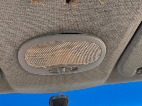 04-05 Aveo Center Overhead Console Oem Dome Light Map Lamp Hatchback Gray 82C — photo 2