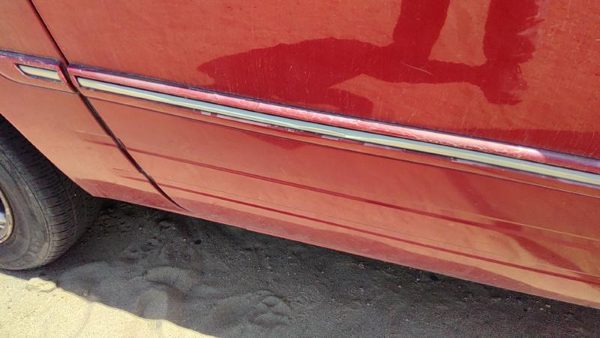 06 Town Country Passenger Right Rear Moulding From Door Back Trim Strip Red Prh — photo 5