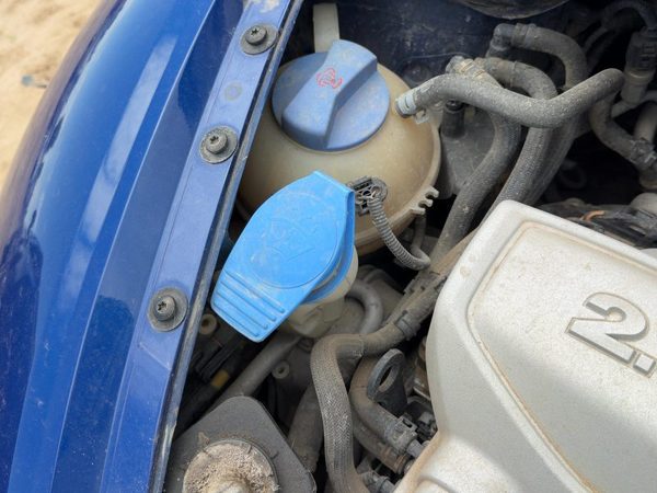 2006-2010 Windshield Washer Fluid Reservoir With Pump Oem Wiper Tank 1C0955453M — photo 2