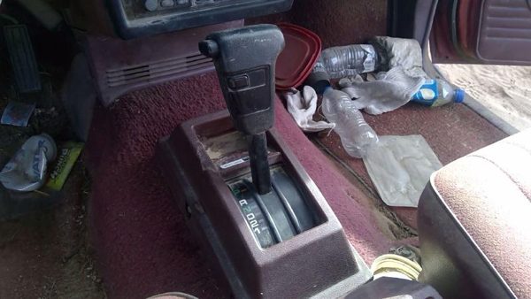 1992 Nissan Hardbody Floor Shifter Lever Assembly Automatic Transmission 4X2 — photo 2
