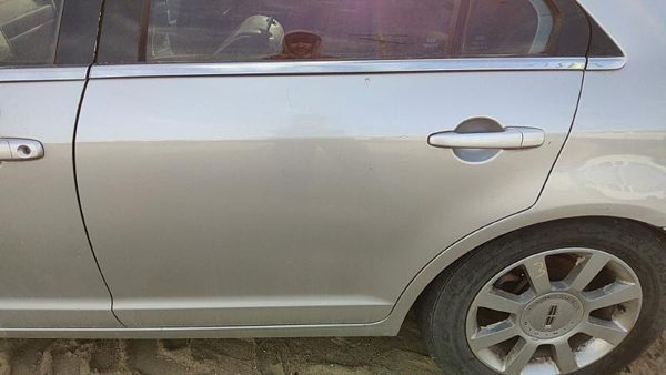 2007 Lincoln MKZ Rear Door LH Silver Jp — photo 2