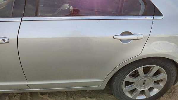 2007 Lincoln MKZ Rear Door LH Silver Jp — photo 1