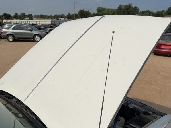 1986 Oldsmobile 98 Hood White — photo 3