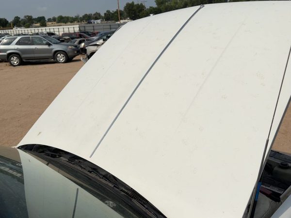 1986 Oldsmobile 98 Hood White — photo 2