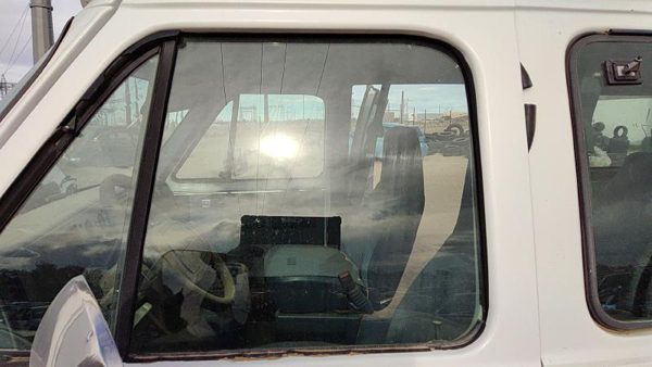 1979-1996 Gmc Van 3500 Driver Left Front Side Window Door Glass Oem 14008116 — photo 1